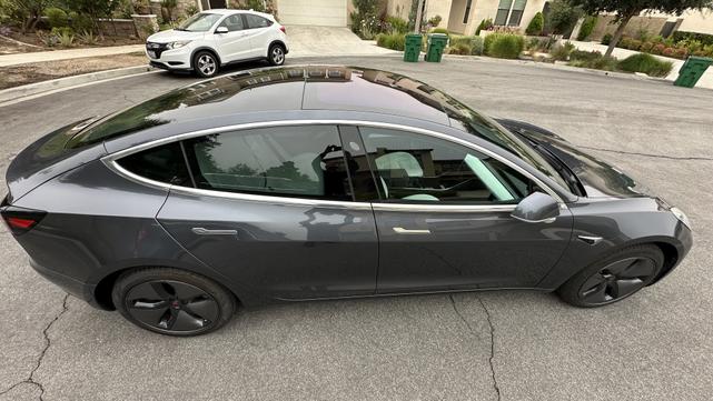 Photo of 2018 Gray Tesla Model 3