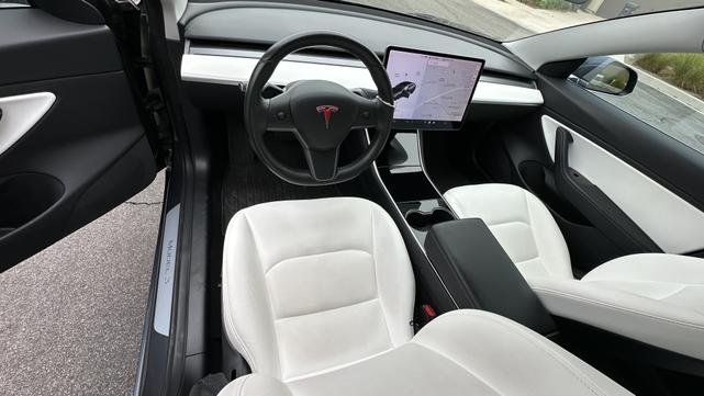 Photo of 2018 Gray Tesla Model 3