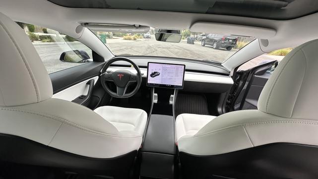 Photo of 2018 Gray Tesla Model 3