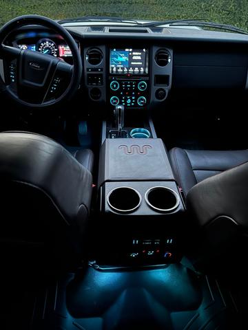 Photo of 2017 White Ford Expedition