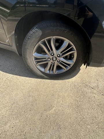 Photo of 2015 Black Hyundai TUCSON
