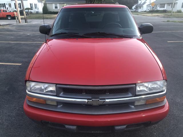 Photo of 2002 Red Chevrolet S-10