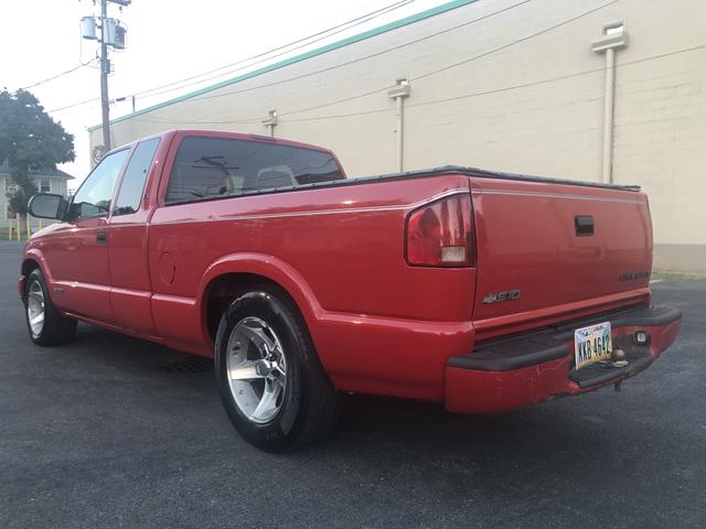 Photo of 2002 Red Chevrolet S-10
