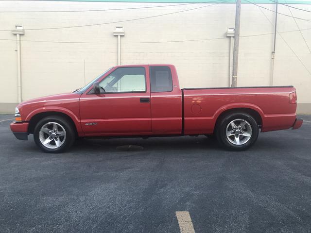 Photo of 2002 Red Chevrolet S-10