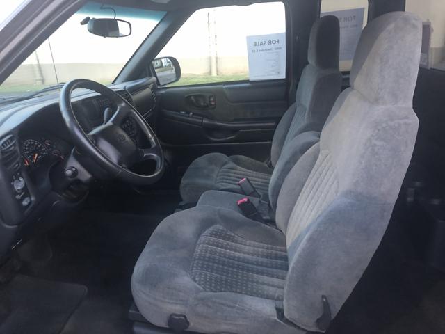 Photo of 2002 Red Chevrolet S-10