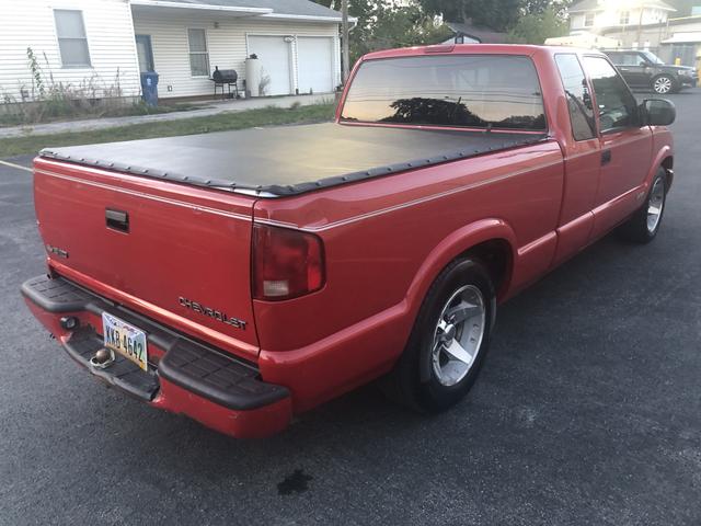 Photo of 2002 Red Chevrolet S-10