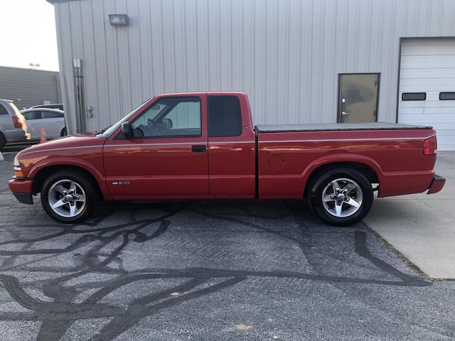 Photo of 2002 Red Chevrolet S-10