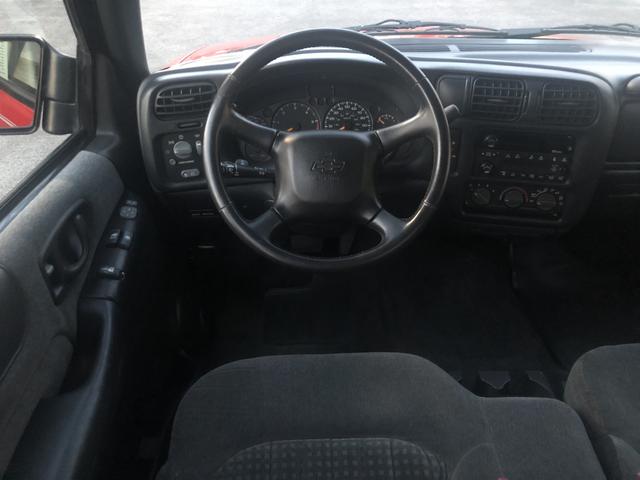 Photo of 2002 Red Chevrolet S-10
