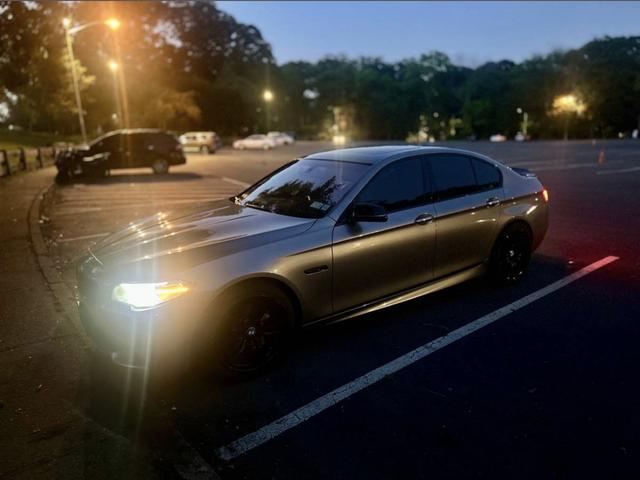 Photo of 2016 Gray BMW 550