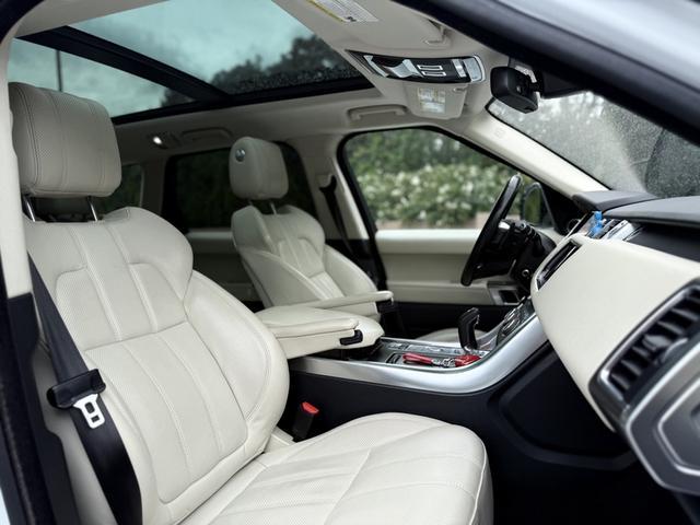 Photo of 2014 White Land Rover Range Rover Sport
