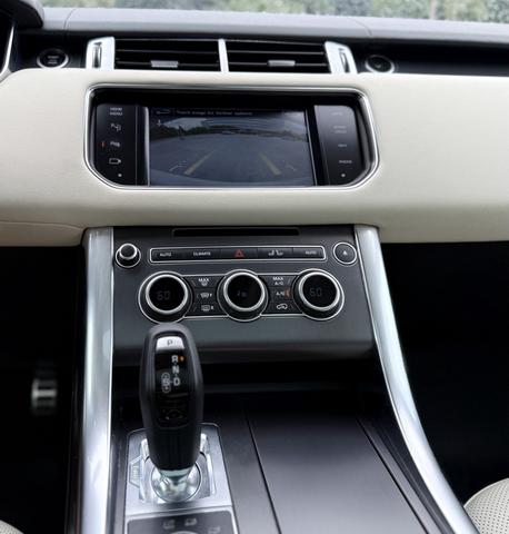 Photo of 2014 White Land Rover Range Rover Sport