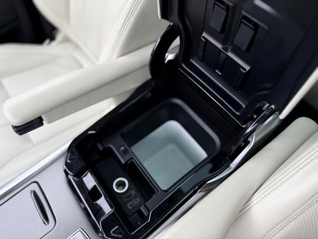 Photo of 2014 White Land Rover Range Rover Sport