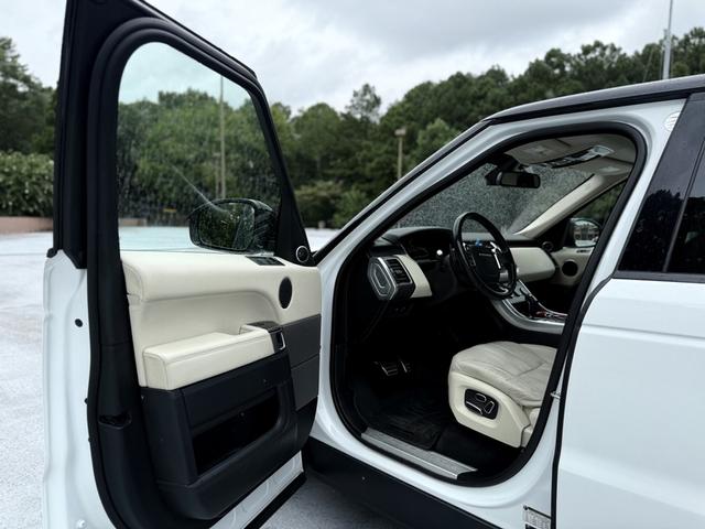 Photo of 2014 White Land Rover Range Rover Sport