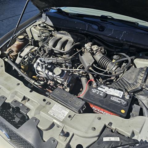 Photo of 2006 Gold Ford Taurus