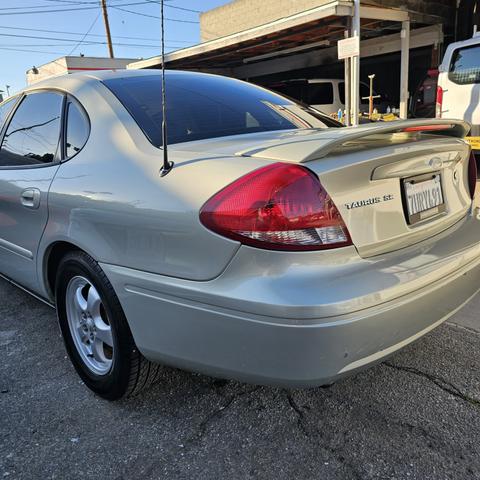 Photo of 2006 Gold Ford Taurus