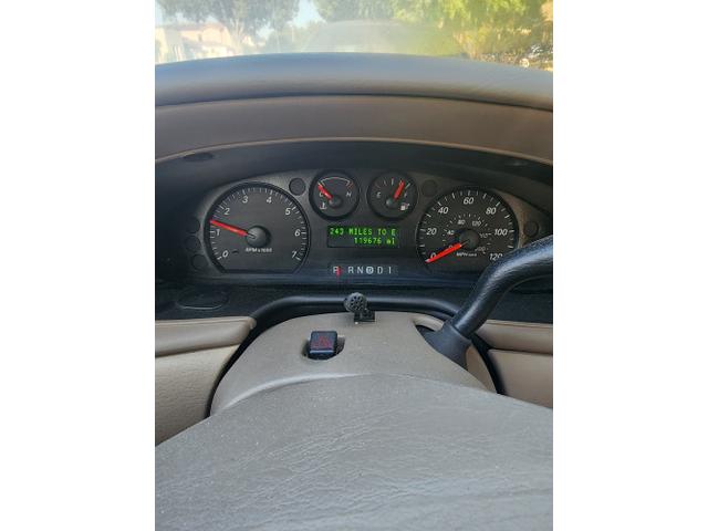 Photo of 2006 Gold Ford Taurus