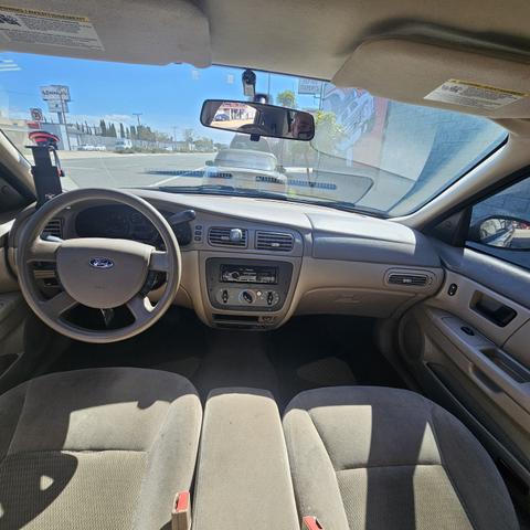 Photo of 2006 Gold Ford Taurus