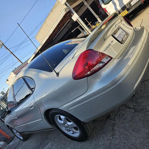 Photo of 2006 Gold Ford Taurus