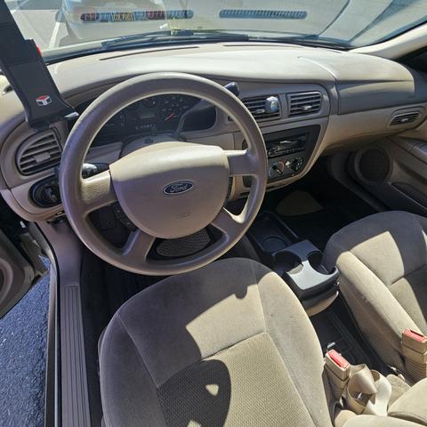 Photo of 2006 Gold Ford Taurus