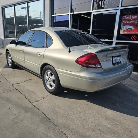 Photo of 2006 Gold Ford Taurus