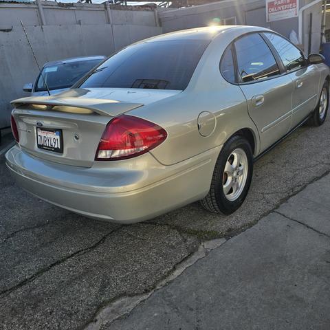 Photo of 2006 Gold Ford Taurus