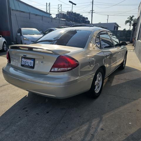 Photo of 2006 Gold Ford Taurus