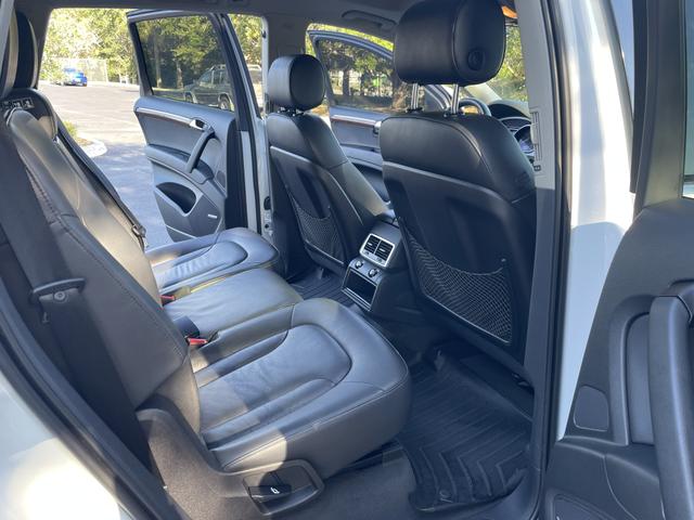 Photo of 2014 White Audi Q7