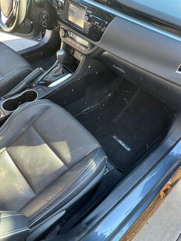 Photo of 2015 Gray Toyota Corolla