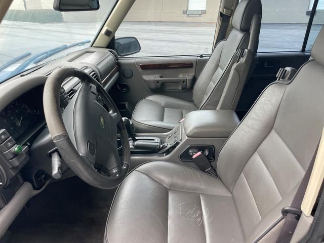 Photo of 2002 Silver Land Rover Discovery