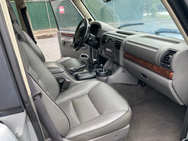 Photo of 2002 Silver Land Rover Discovery