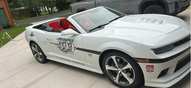 Photo of 2015 White Chevrolet Camaro