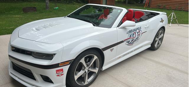 Photo of 2015 White Chevrolet Camaro