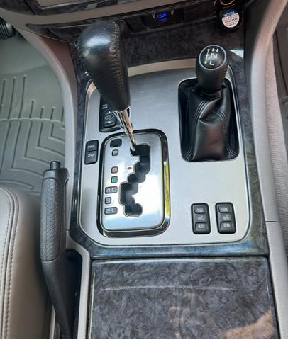 Photo of 2006 Gray Toyota Land Cruiser
