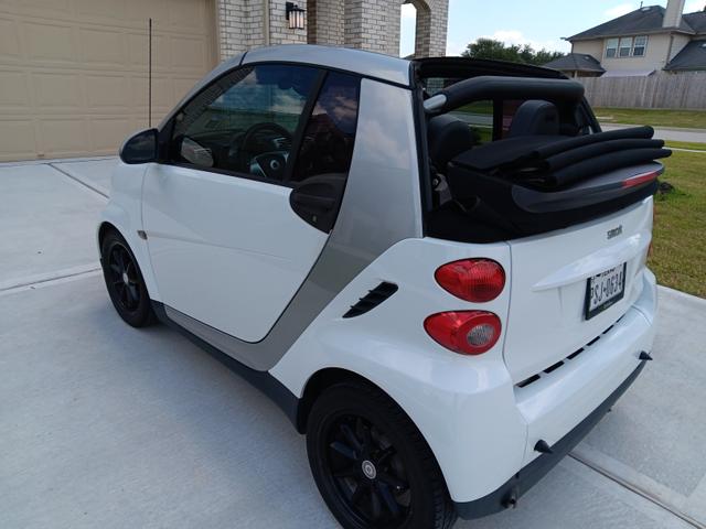 Photo of 2008 White smart ForTwo