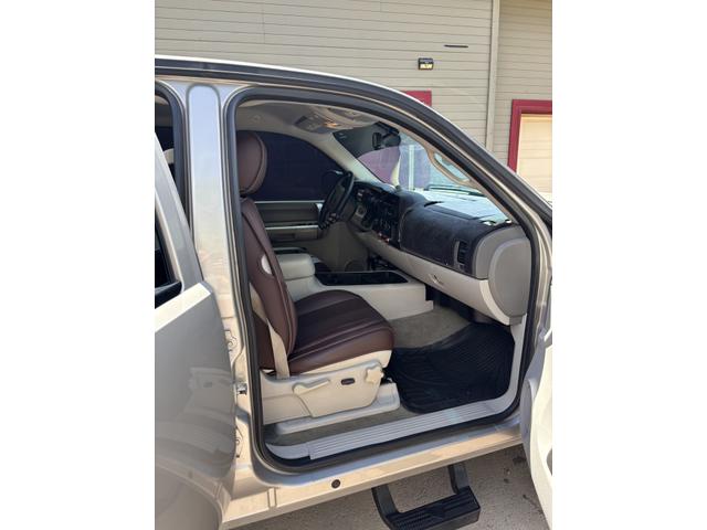 Photo of 2009 Silver GMC Sierra 1500