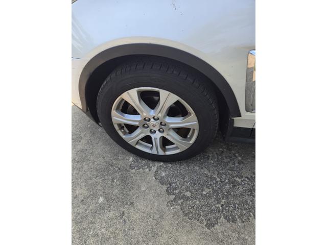 Photo of 2013 White Cadillac SRX