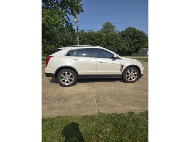 Photo of 2013 White Cadillac SRX