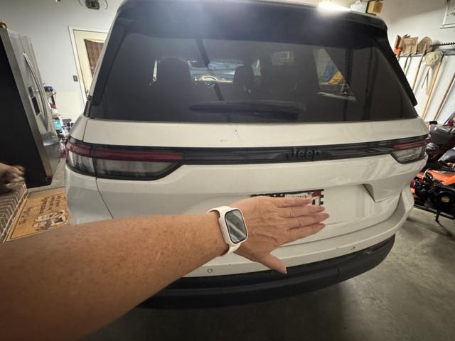 Photo of 2024 White Jeep Grand Cherokee