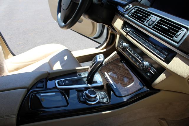 Photo of 2013 White BMW 528