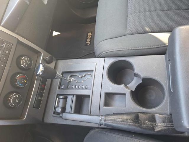 Photo of 2011 Beige Jeep Liberty