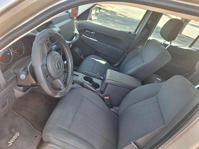 Photo of 2011 Beige Jeep Liberty