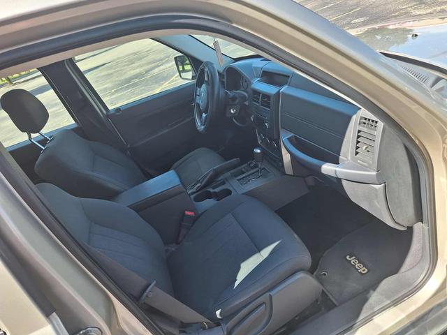 Photo of 2011 Beige Jeep Liberty