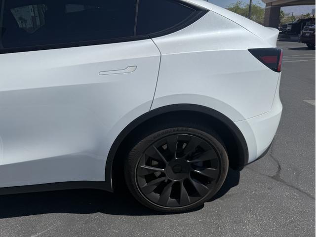 Photo of 2024 White Tesla Model Y