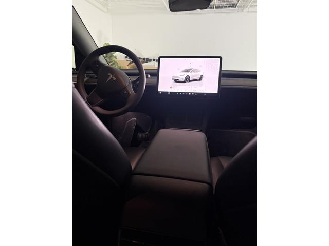 Photo of 2024 White Tesla Model Y