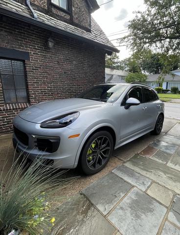 Photo of 2017 Silver Porsche Cayenne