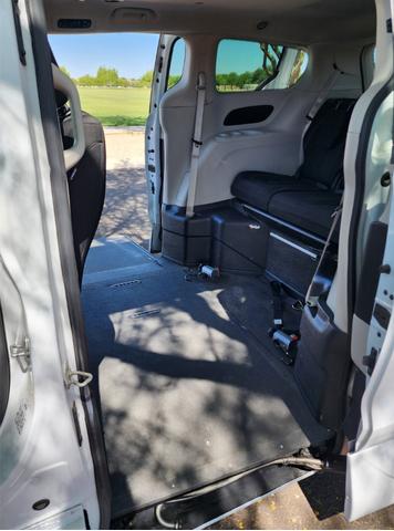 Photo of 2022 White Chrysler Voyager