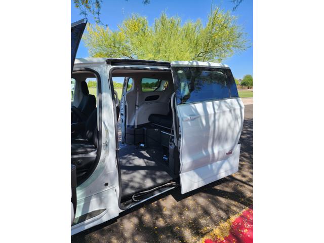 Photo of 2022 White Chrysler Voyager