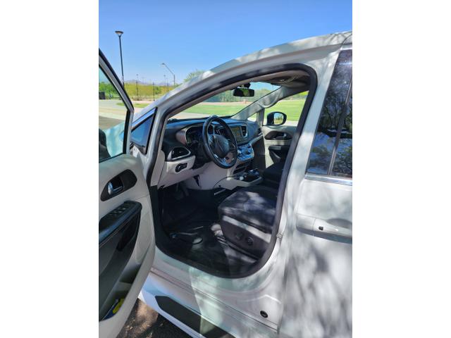 Photo of 2022 White Chrysler Voyager