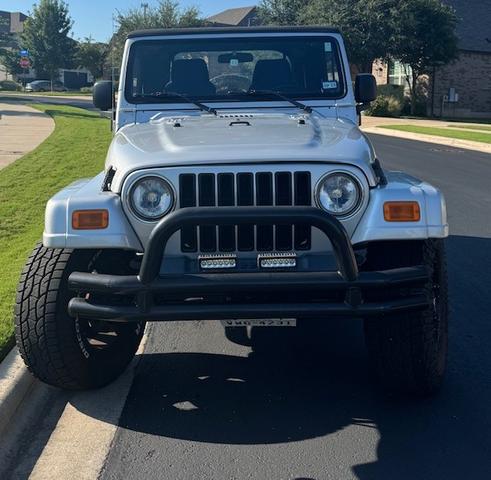 Photo of 2005 Gray Jeep Wrangler