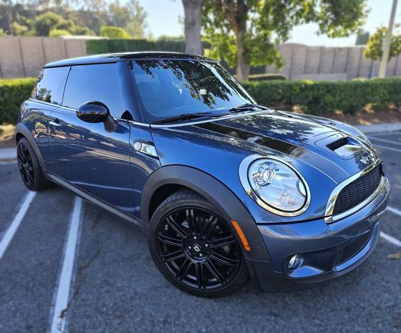 Photo of 2010 Blue MINI Cooper S